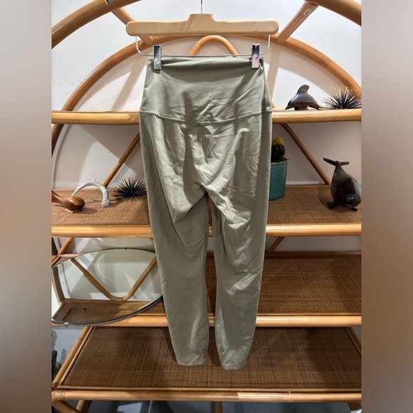 Varley super soft sage green leggings - Picture 2 of 4